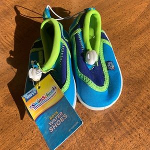 🌈BOGO 50% off🌈 Water Shoes for Baby! Size Small 5-6, NWT!